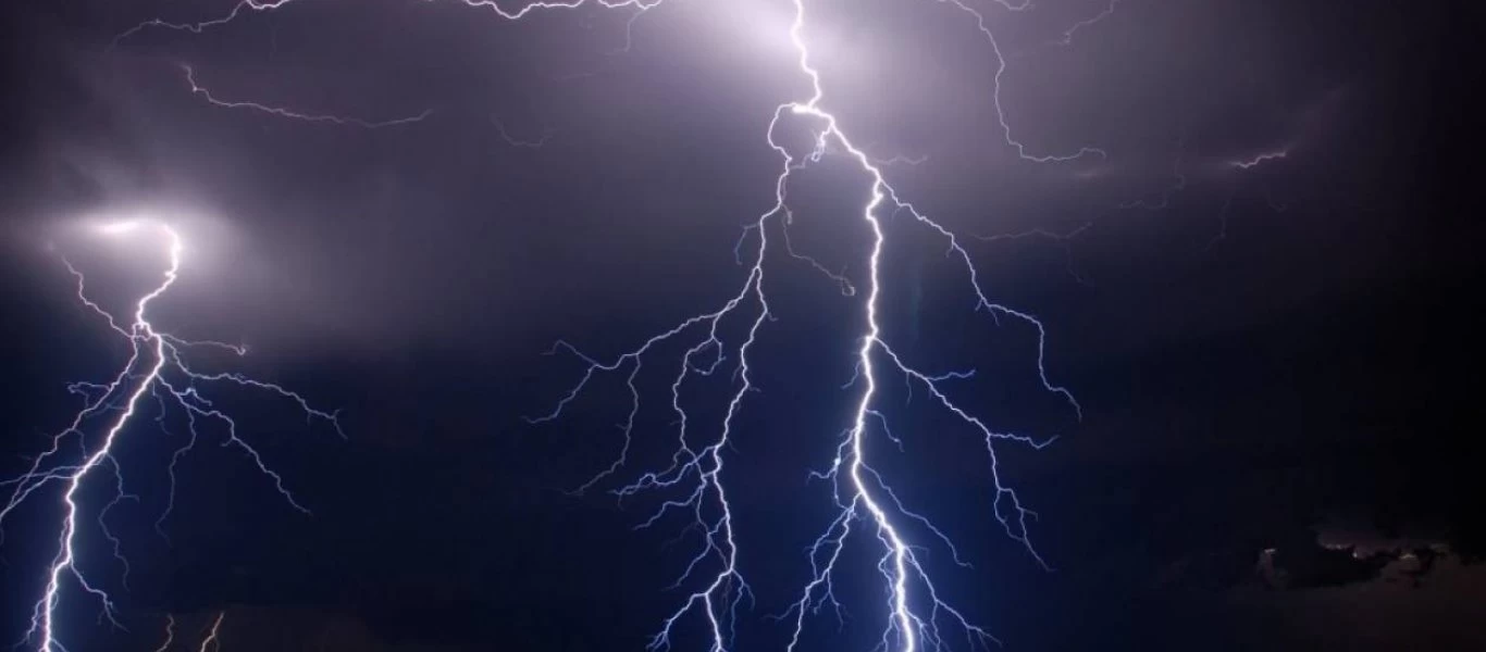 Καιρός: Πάνω από 1200 κεραυνοί σε Αττική και Βοιωτία (φωτο)